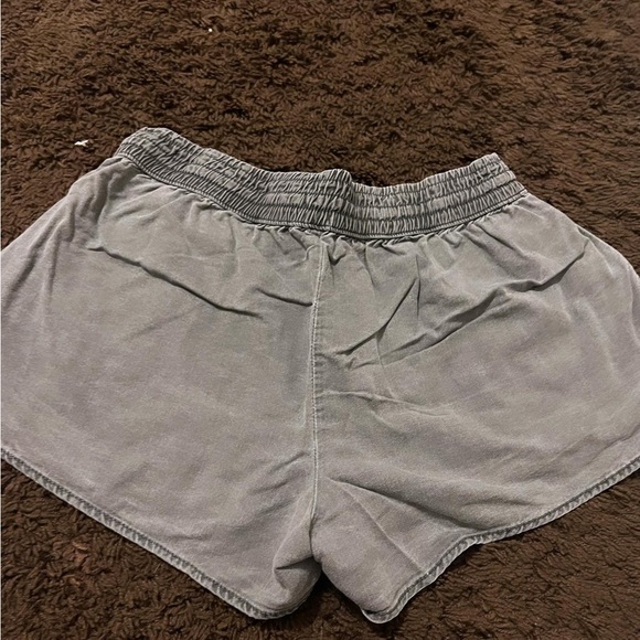 Hollister shorts - Picture 2 of 3